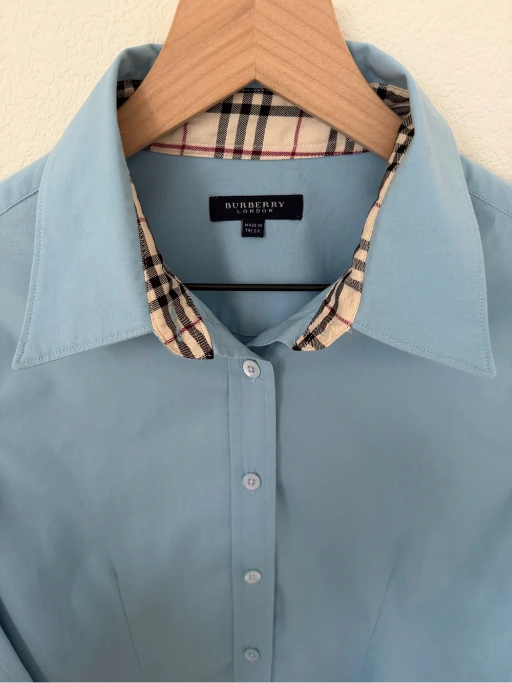 Burberry Light Blue Women's Dress Shirt with Contrast Collar Trim Size Large - Picture 2 of 13